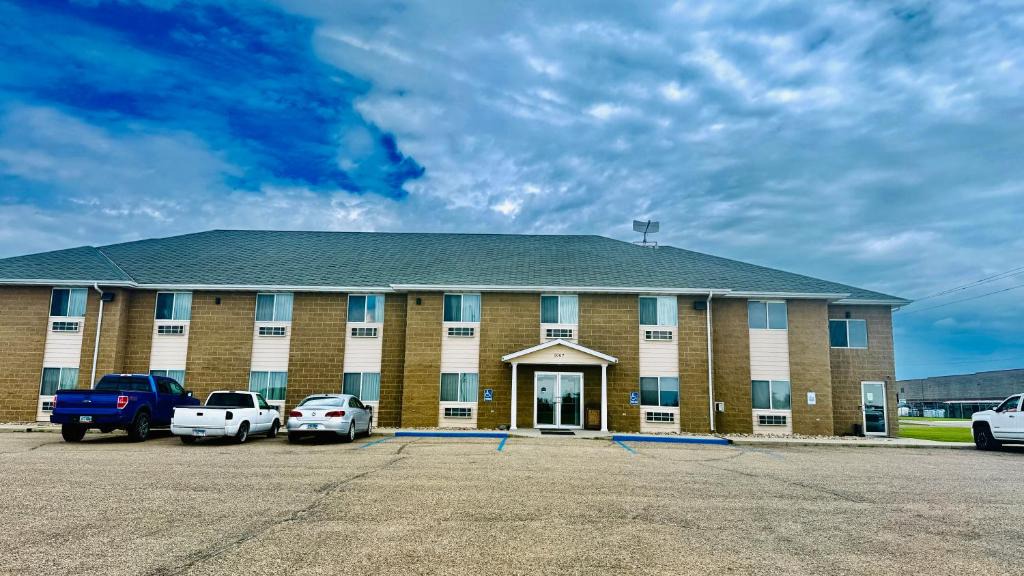 Bottineau Hotel | Four Seasons Inn