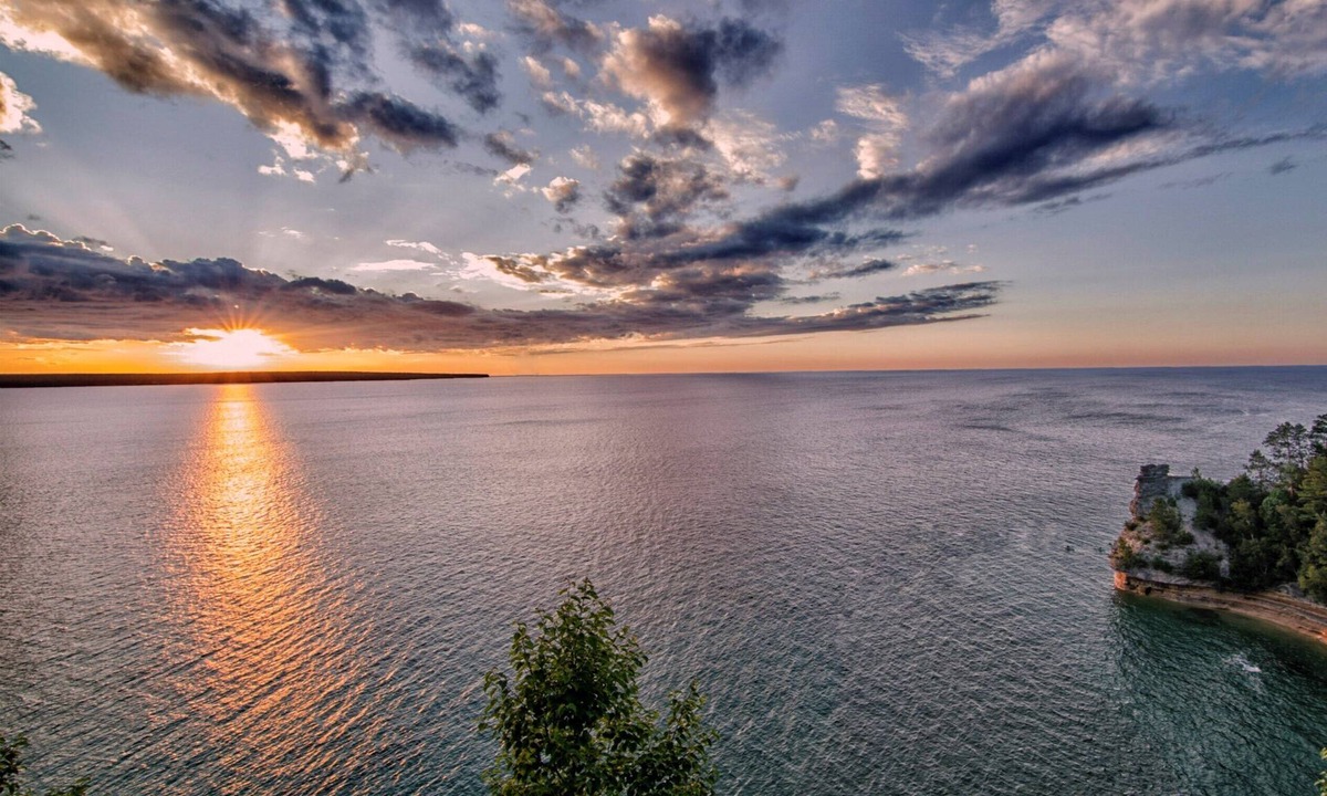 Marquette Condo | Free Breakfast Buffet. Downtown Marquette. King Suite. Near Northern Michigan University!