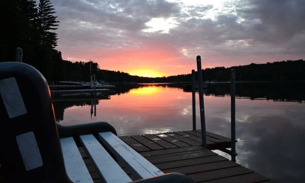 Redgranite Cabin | Free nite w/wknd off season lakehome boats pier fireplace hottub sand beach raft