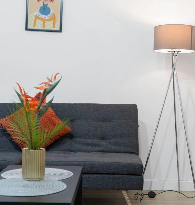 Greenock Apartment | Free Parking - Sleeps 6 - Central - New Interior