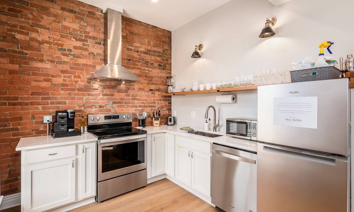 Victorian Village Apartment | Free Parking | Walk to High Street