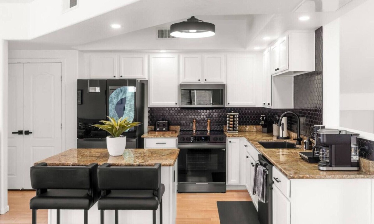 Tempe Villa | Freestanding Cubs Retreat near ASU off L-101 & 202