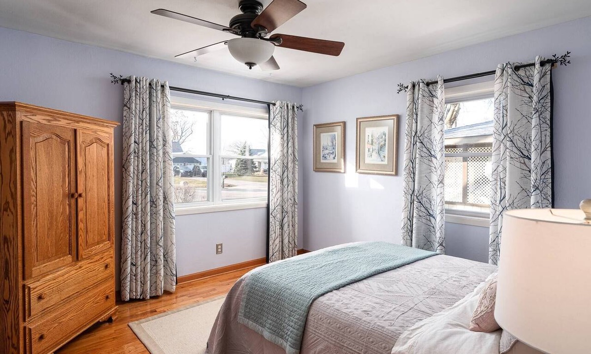 La Crosse House | French Island w/Hot Tub, Kayak, Lake View, EV