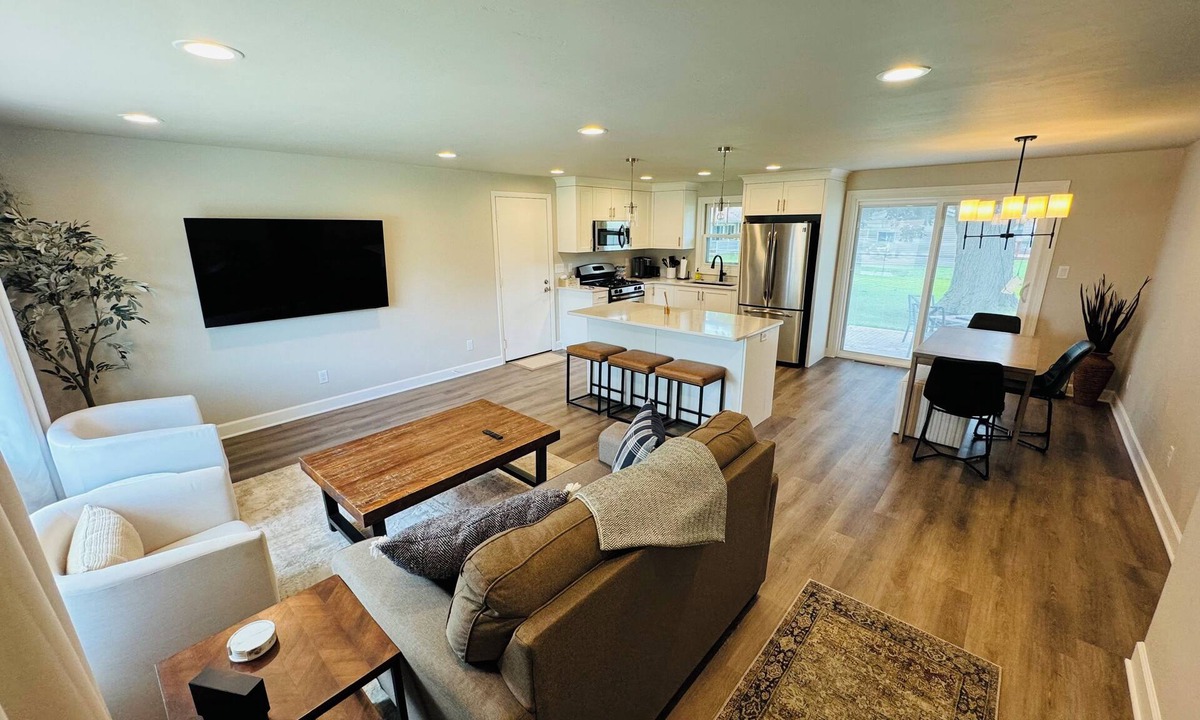 Green Bay House | Fresh and Clean Remodeled 3 bedroom home, steps from Lambeau Field!