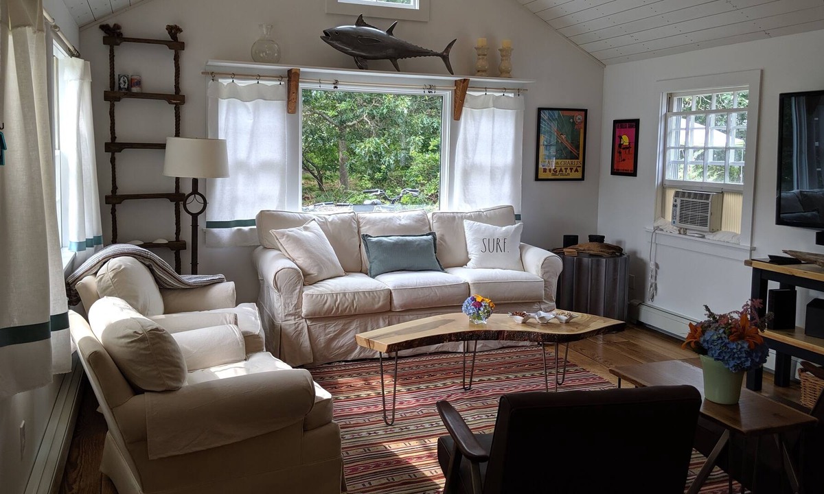 Brewster Cottage | Freshly renovated 2 bedroom, 2/10s mile to private association beach