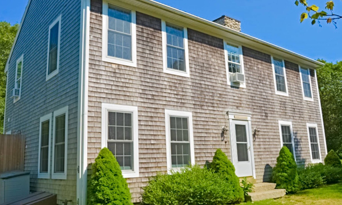Chilmark House | Freshly renovated home with basketball court, grill, hammock, beach gear, & W/D