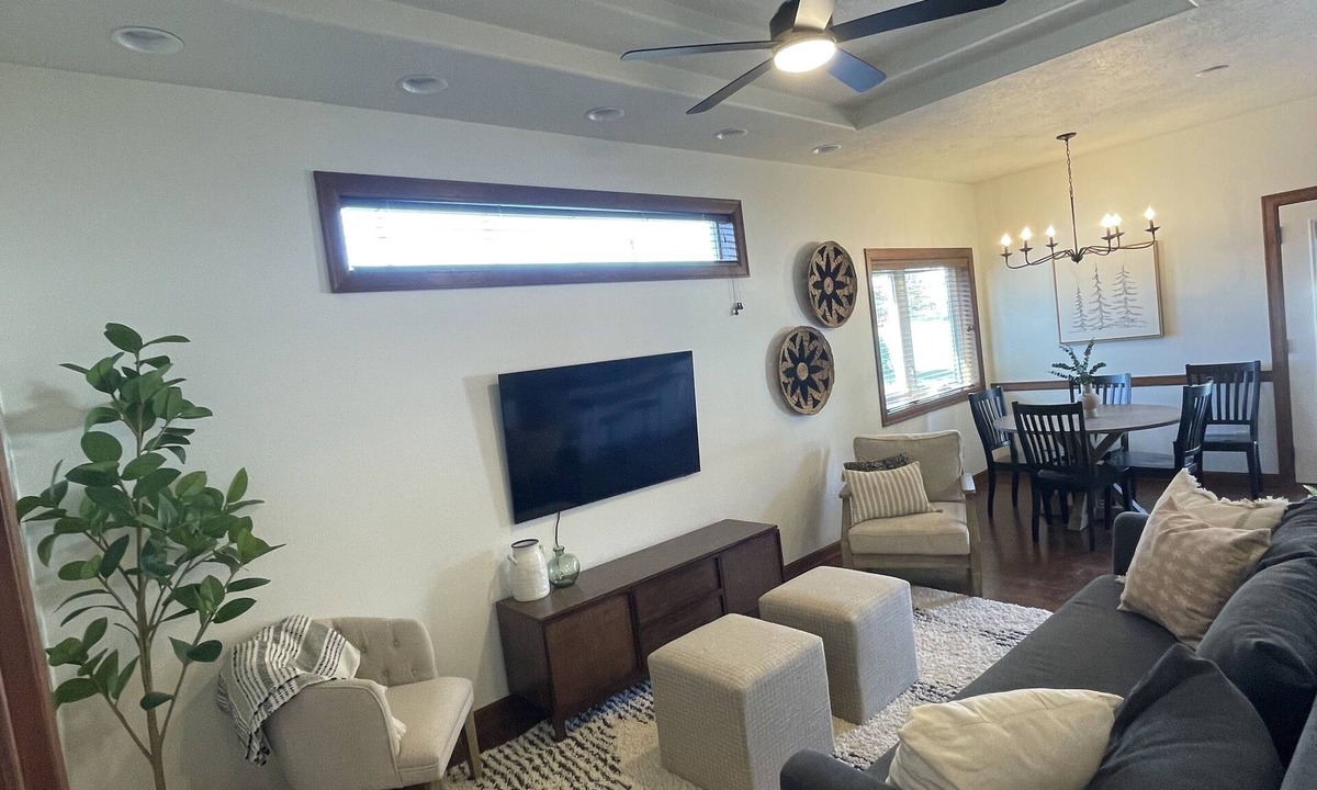Sioux Falls House | Friendly Falls Staycation