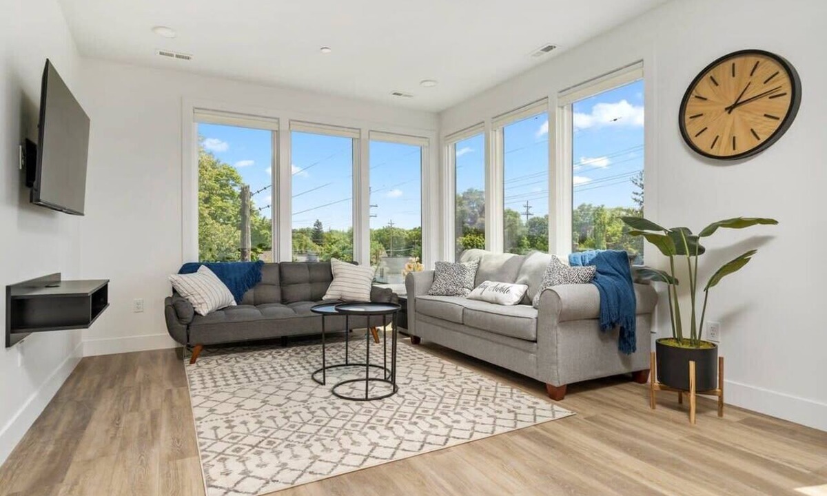 Traverse City Condo | Front Street Condo I Balcony + Walk DT