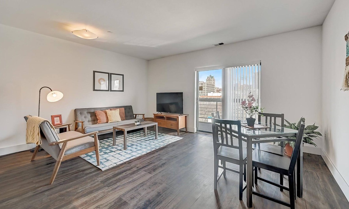 Historic Third Ward Apartment | Frontdesk | 1 BR near Milwaukee Bay