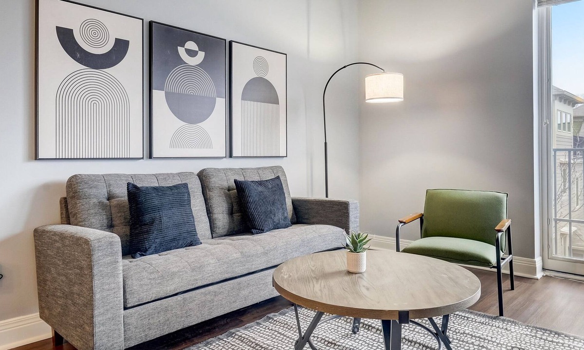 Cole-Noble District Apartment | Frontdesk | 2 BR Apt by Indiana War Museum