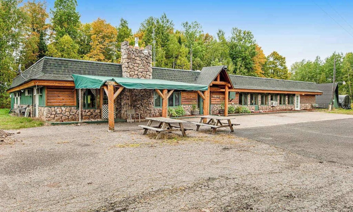 Presque Isle House | Full hotel with bar, commercial kitchen, pool table & fireplaces - dog-friendly