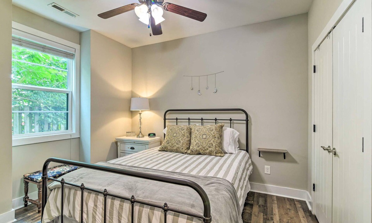 Bowling Green Apartment | Fully Furnished Mid-Term Rental 2 Bedroom 2 Bath in Bowling Green! Min 30 days.