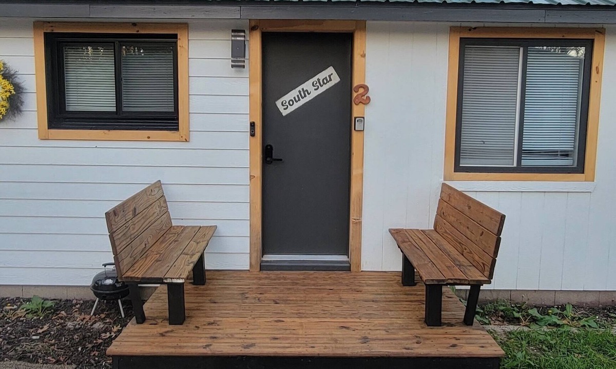 Wellston Cabin | Fully Renovated Cabin - AC + Tippy Dam - South Star by Janix Escapes.