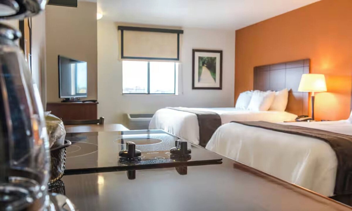 Grand Forks Hotel | Fun & Comfort Combined – 2 Queen Beds + Recliner Steps from Dining & Attractions