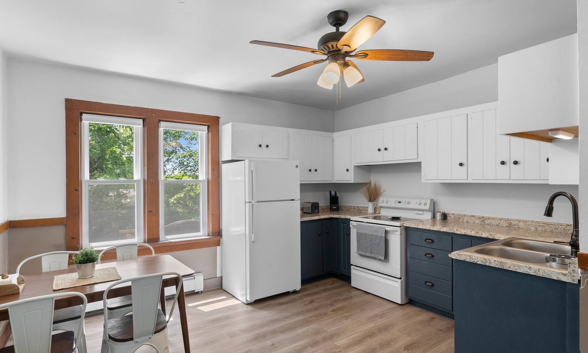 Grafton House | Furnished 2 bedroom Farmhouse in Grafton-Pet Friendly