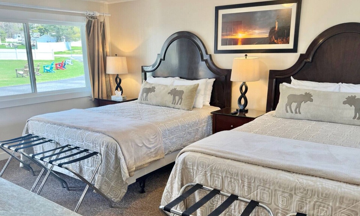 Hulls Cove Hotel | Gallagher`s Travels Room Six (Double Queen)