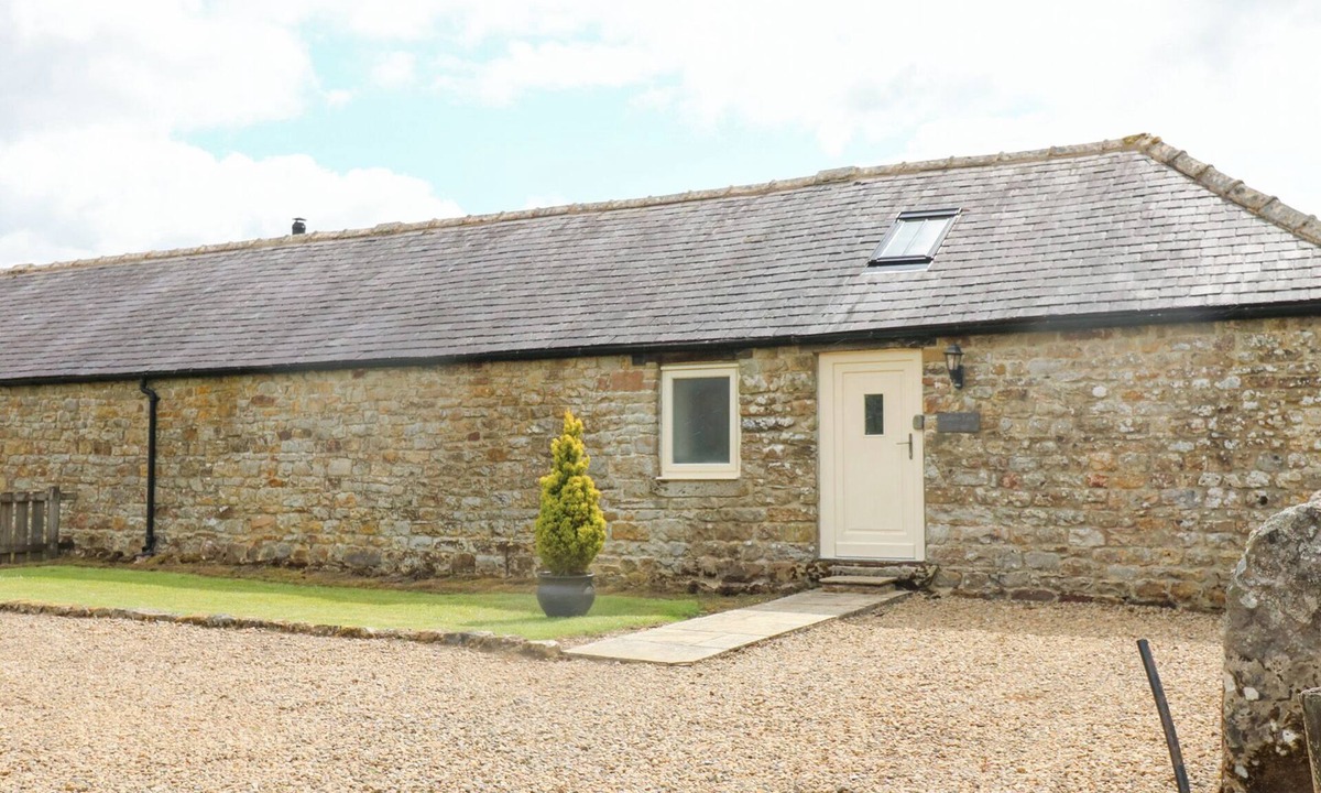 Hexham Cottage | GALLOW LAW COTTAGE, pet friendly, with open fire in Bellingham