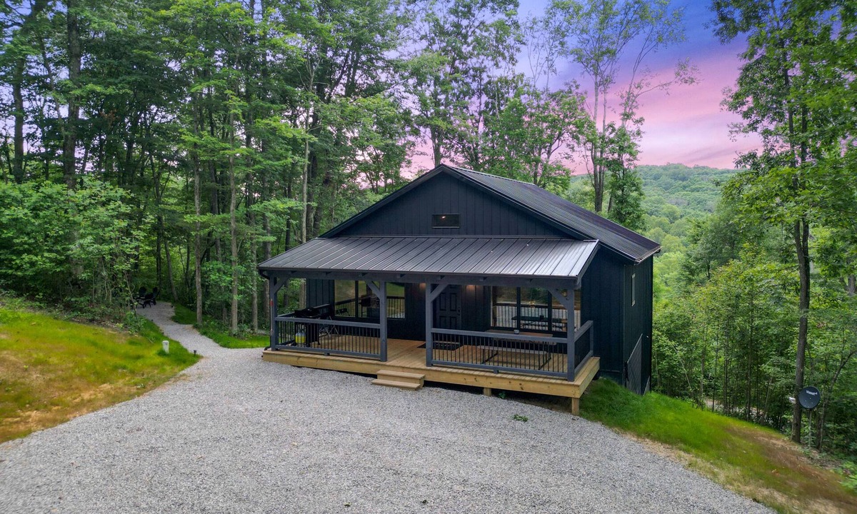 McArthur Cabin | Game Haven | Hocking Hills, Game Room, Hot Tub