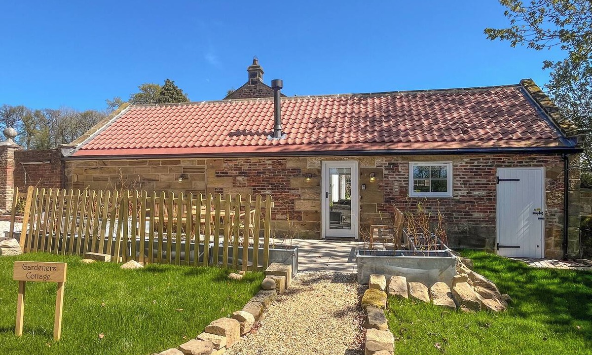 Great Ayton Cottage | Gardeners Cottage - UK51831