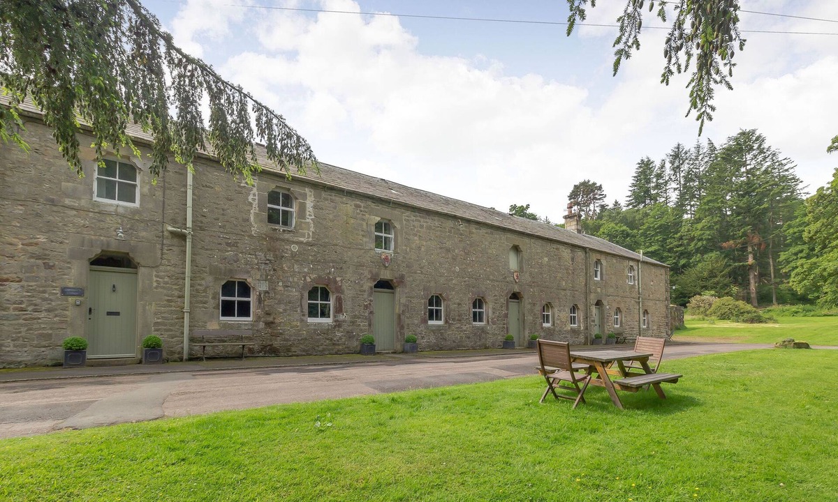 Hallington Cottage | GARDENERS COTTAGE, pet friendly, luxury holiday cottage in Bellingham