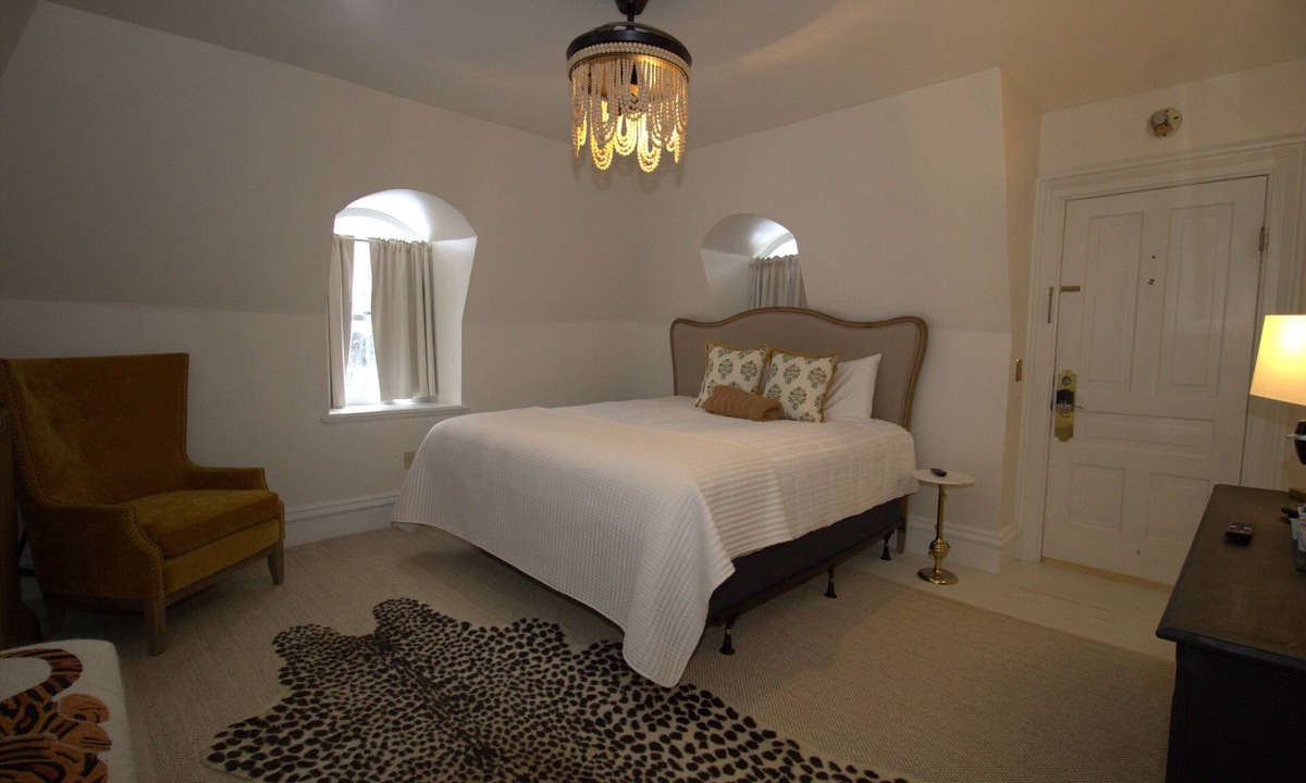 Port Austin Hotel | Garfield Inn Hotel - 2 Bedroom suite