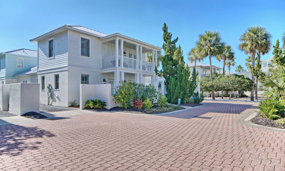 Rosemary Beach House | Gated, 80steps to private beach, Short stroll to Rosemary & Alys Beach