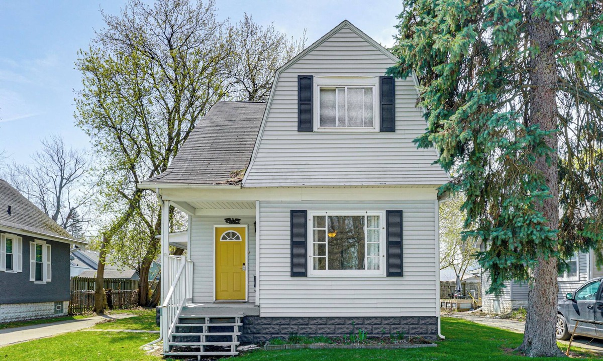 Port Huron House | Gateway to Dtwn Port Huron & Lake! Cozy Home