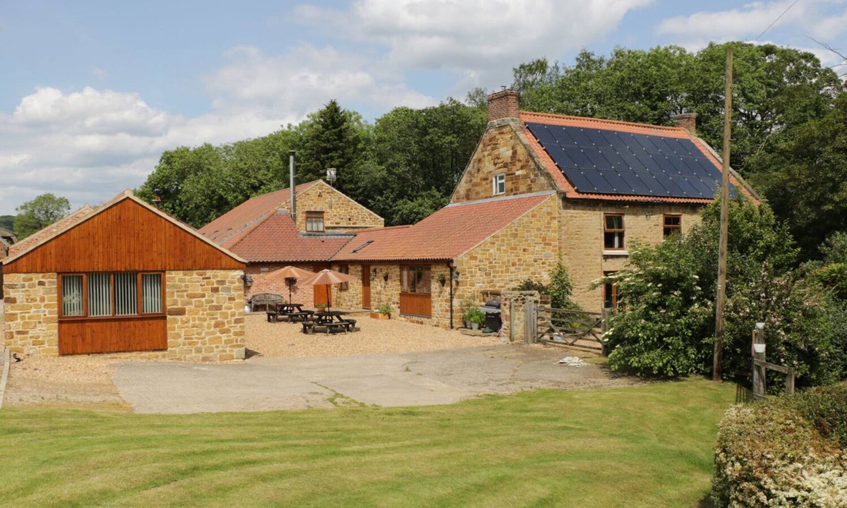 Thirsk Cottage | KITCHEN COTTAGE, romantic, with a garden in Thirsk