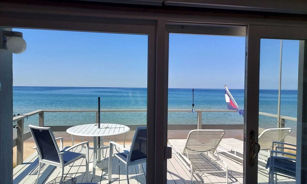 Pentwater House | Gem on Lake Michigan Beachfront - Unsalted/Unstressed/Uncrowded