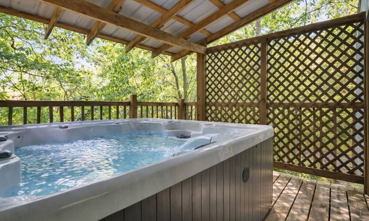 Lancaster Cabin | Gentle Breeze: The Evergreen: Romantic Secluded Getaway
