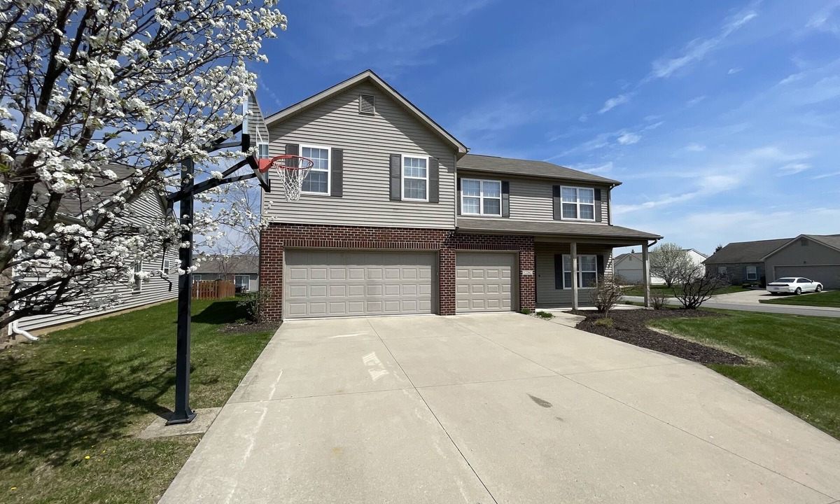 Huntertown House | Giant Jacobus! 5 Bedroom Mini Mansion! Sleeps 14+