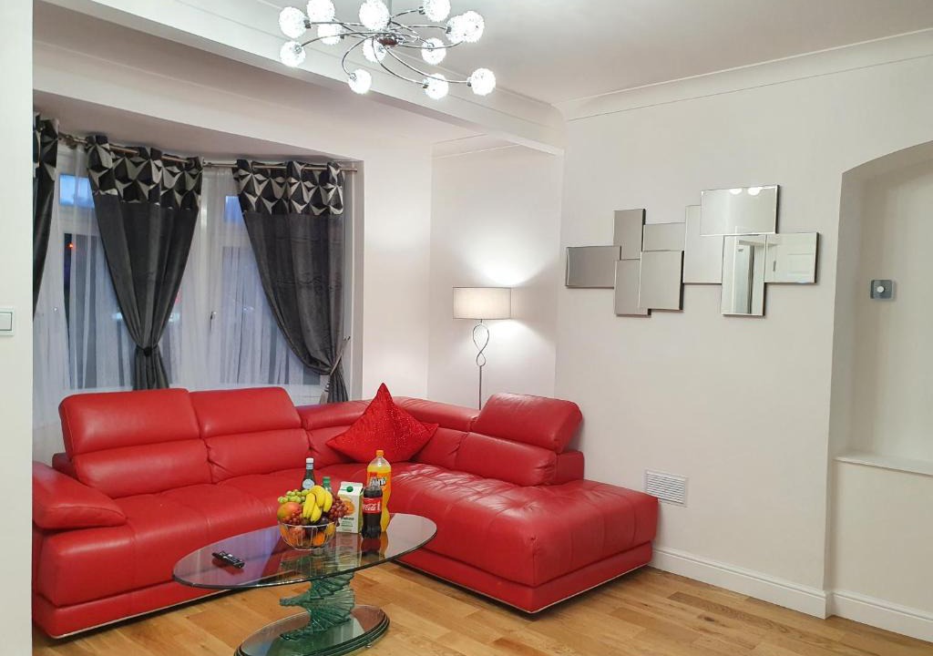 Glasgow Apartment | Glasgow Comfortable and Modern 3 Bedroom Mid Terraced Villa