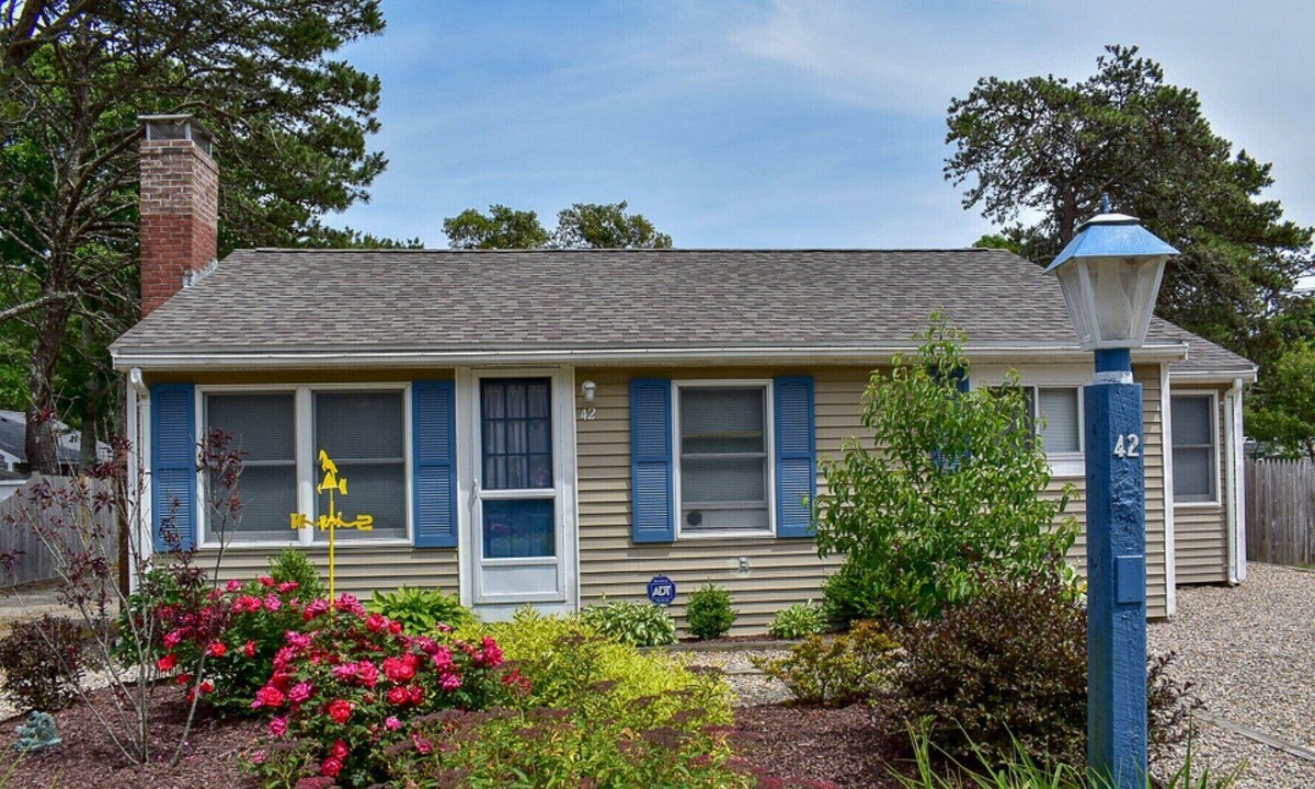 Dennis Port House | Glen 42- Cute cottage with ac. .3 miles to sandy and flat beach