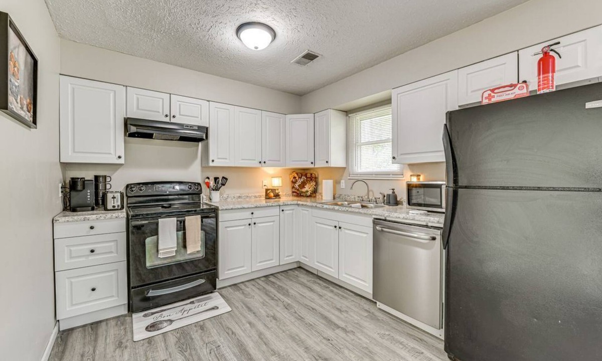 Elizabethtown House | Glendale Sportsman Lake House