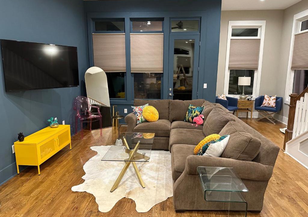 Nashville House | GLITZ & GUITARS I Stylish 3BR with Rooftop Hot Tub in East Nashville