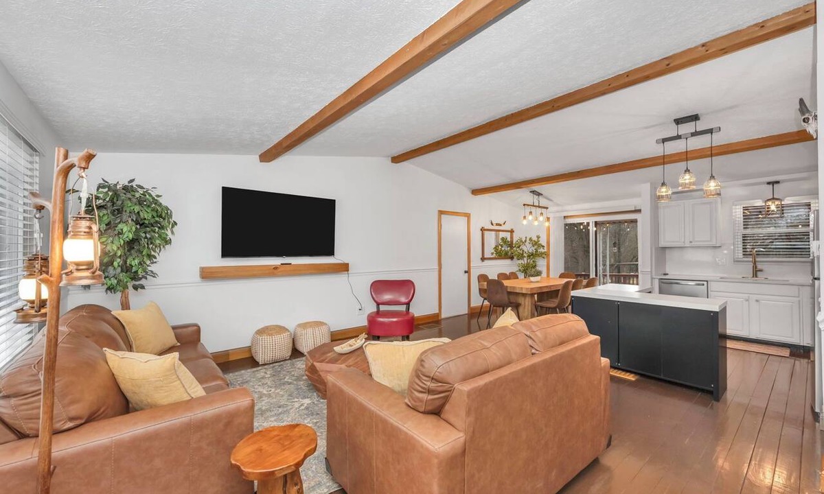 Florence House | Golden Splash, HotTub & Fire Pit, 15 Min2CVG
