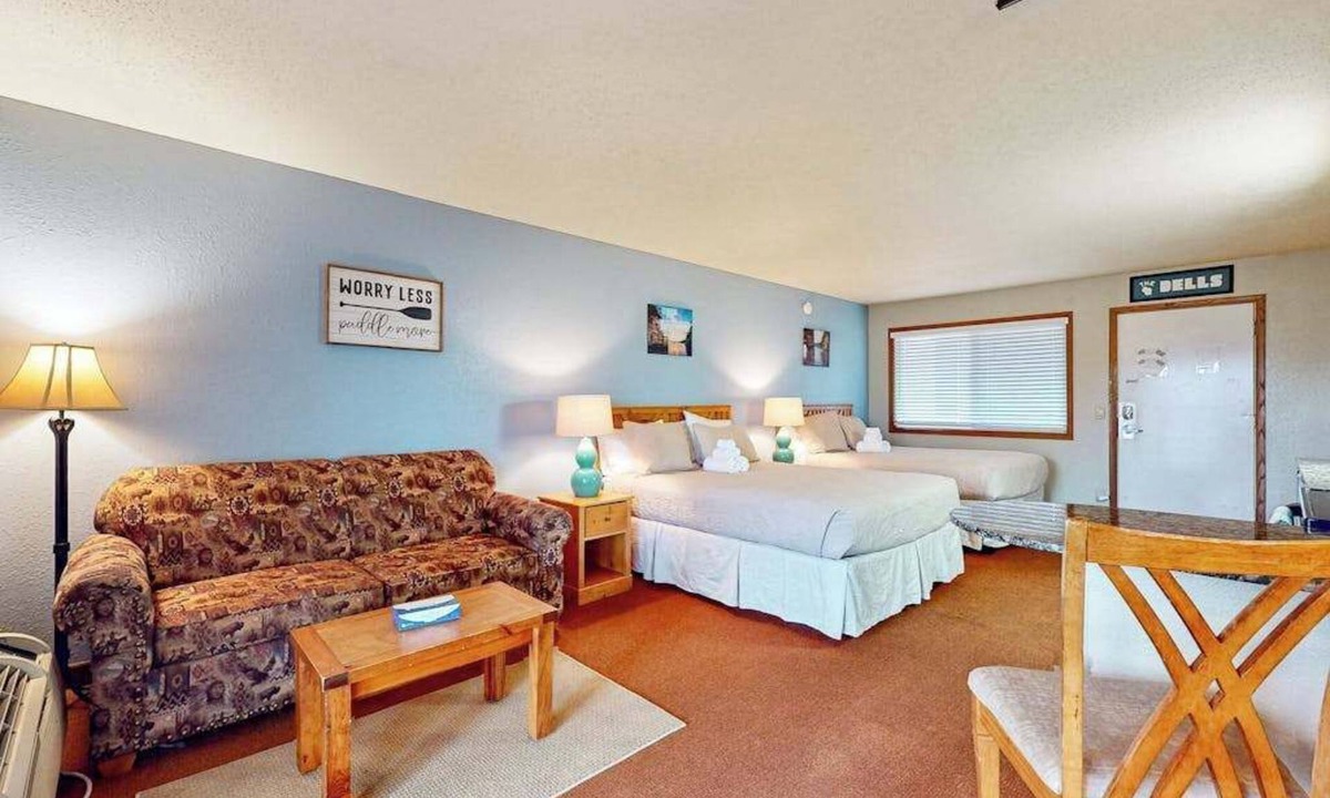 Wisconsin Dells Condo | Golf-adjacent condo with balcony & arcade