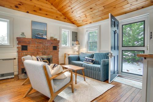 South Chatham House | Golf, Shop & Beach-Hop! Cape Cod Gem Steps to Sand