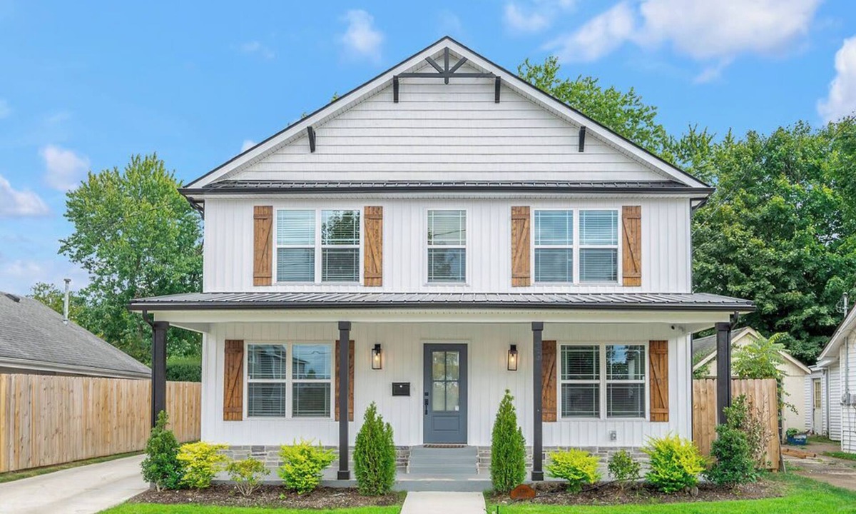 Lexington House | Golf Simulator | Hot Tub | Game Room | Fire Pit