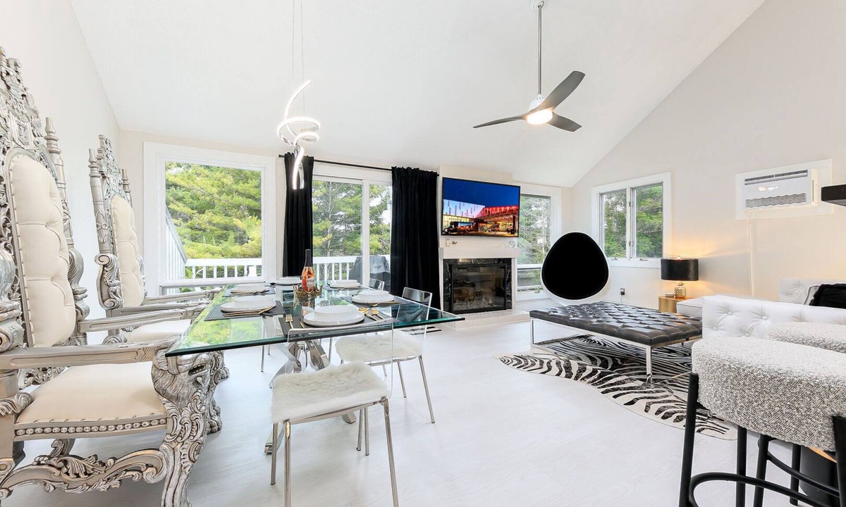 Acme Condo | ⛳ Golf + Wine + Bay Views | 3BR Traverse City ➠ 5736