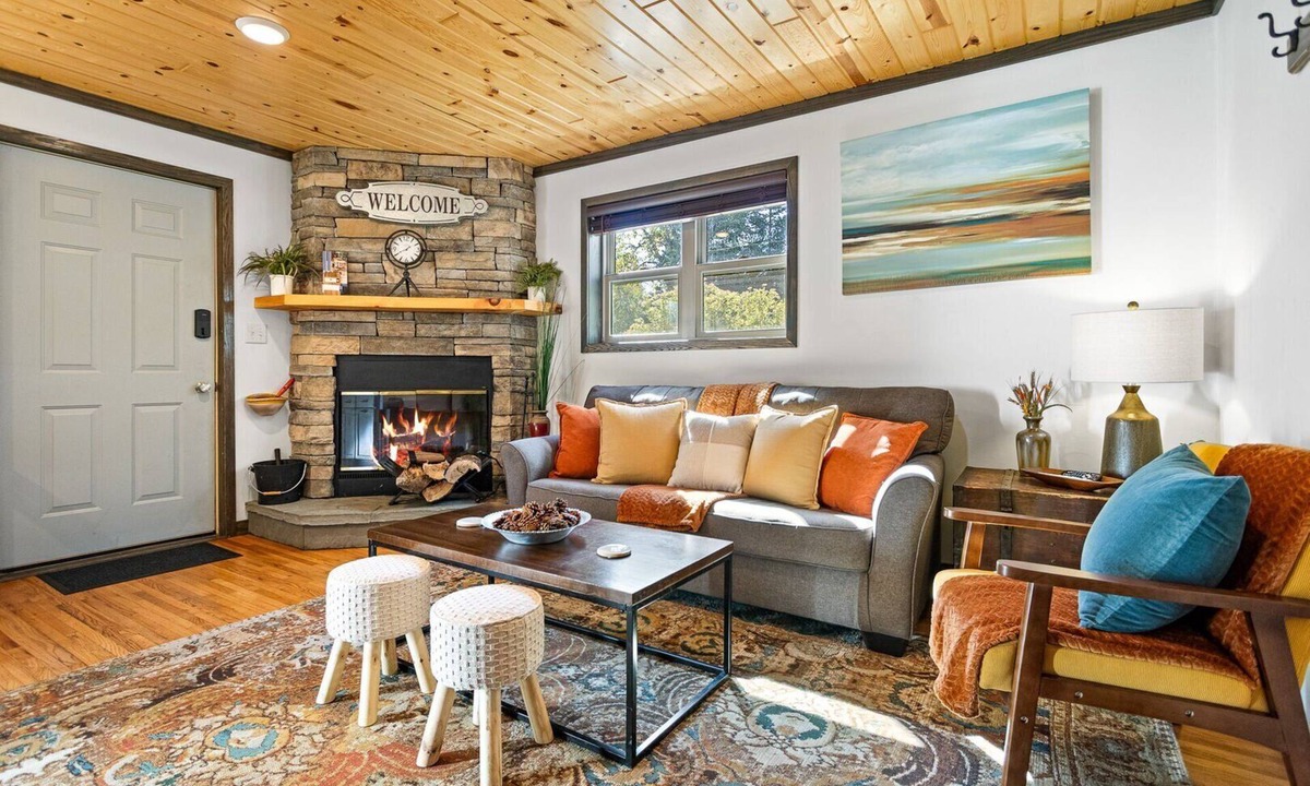 Two Harbors Apartment | Gooseberry Trailside Suites | Knife River Suite