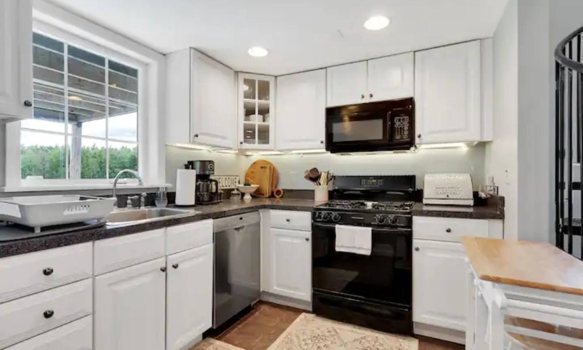 Wells Cottage | Gorgeous Nature Views, Minutes From Wells Beach