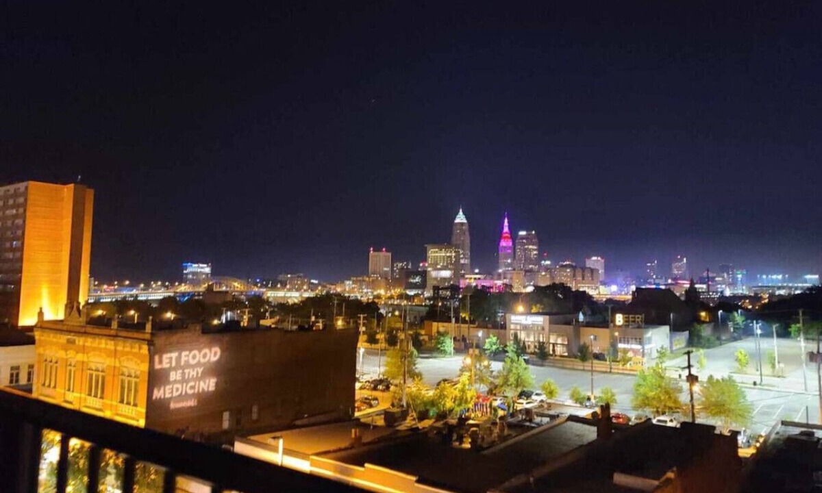 Ohio City Condo | Gorgeous Penthouse overlooking Cleveland skyline!