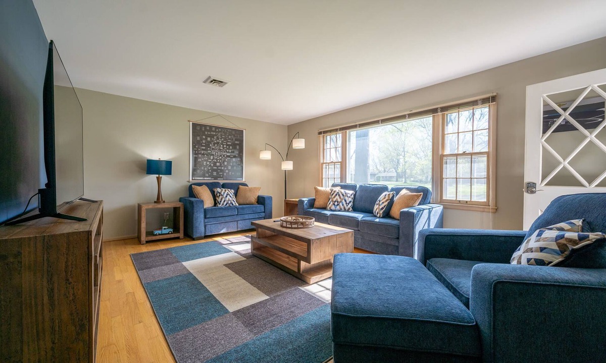 Indianapolis House | Grandma's House | Classic Indy Charm, Private Yard