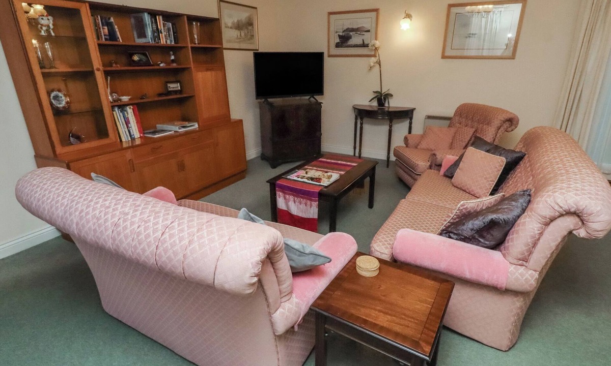 Belford Cottage | GRANGE COTTAGE, pet friendly in Belford