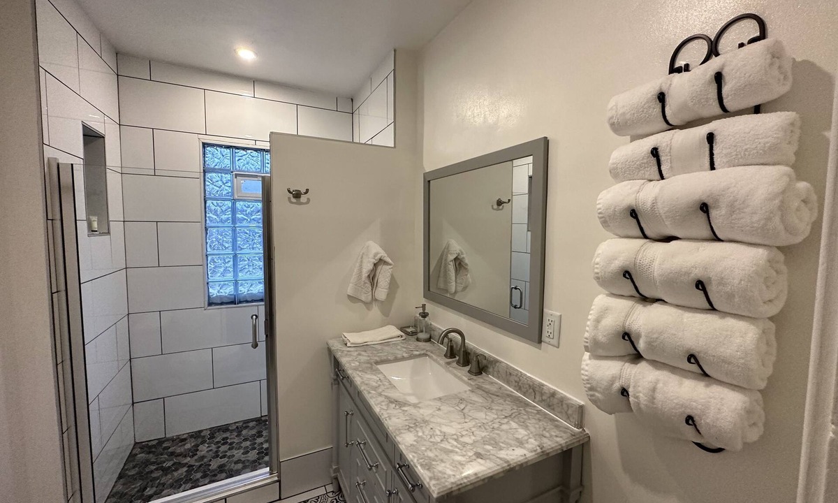 Near Eastside House | Granite | Stainless | Porcelain | Near Downtown