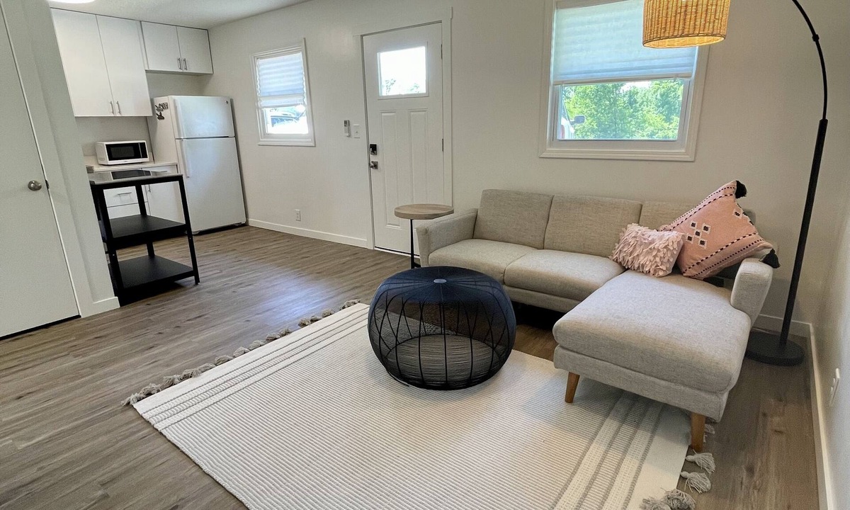White Cottage Apartment | Great 2-Bedroom with Access to Many Hospitals