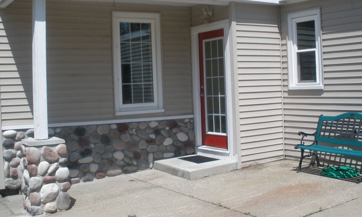 Grand Haven House | Great for Families! Easy Walk to Downtown & Chinook Pier