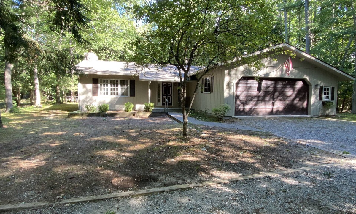 Empire House | Great Glen Arbor location! Private wooded setting, quick walk to town! Sleeps 9