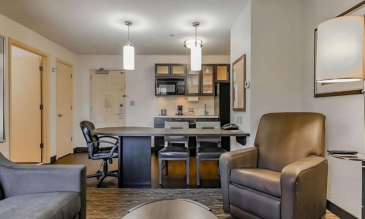 Wichita Hotel | Great Location! 4 Relaxing Units, Kitchen, Free Parking, Pets Allowed!